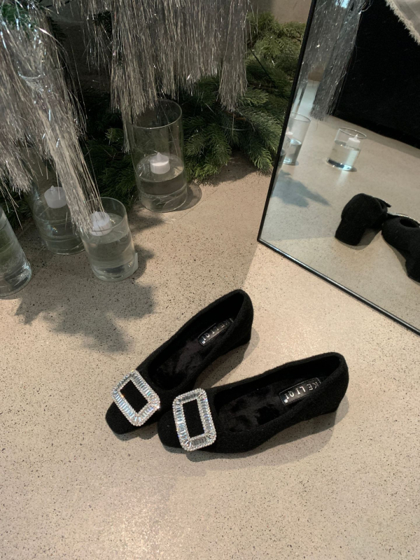 Mary Jane cipele s kvadratnim nosom, debeli potplat 3–5 cm, gornji dio od mikrovlakana, podstava od mikrovlakana, slip-on