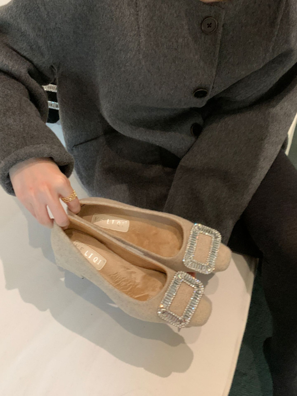 Mary Jane cipele s kvadratnim nosom, debeli potplat 3–5 cm, gornji dio od mikrovlakana, podstava od mikrovlakana, slip-on