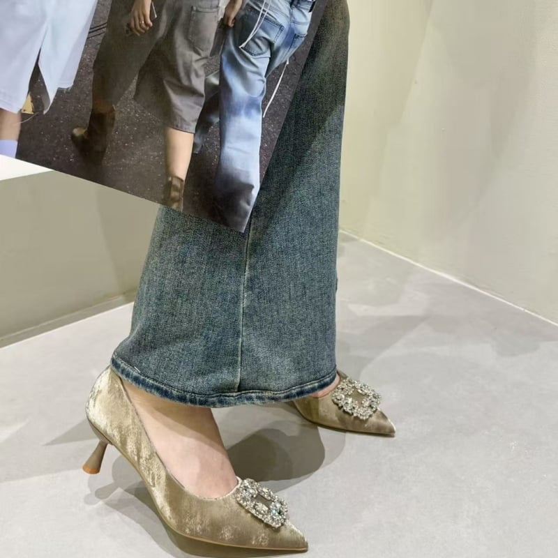 Γόβες από βελούδο με μυτερό δάχτυλο, φαρδύ τακούνι, σόλα από καουτσούκ, ύψος τακουνιού 3-6 εκ