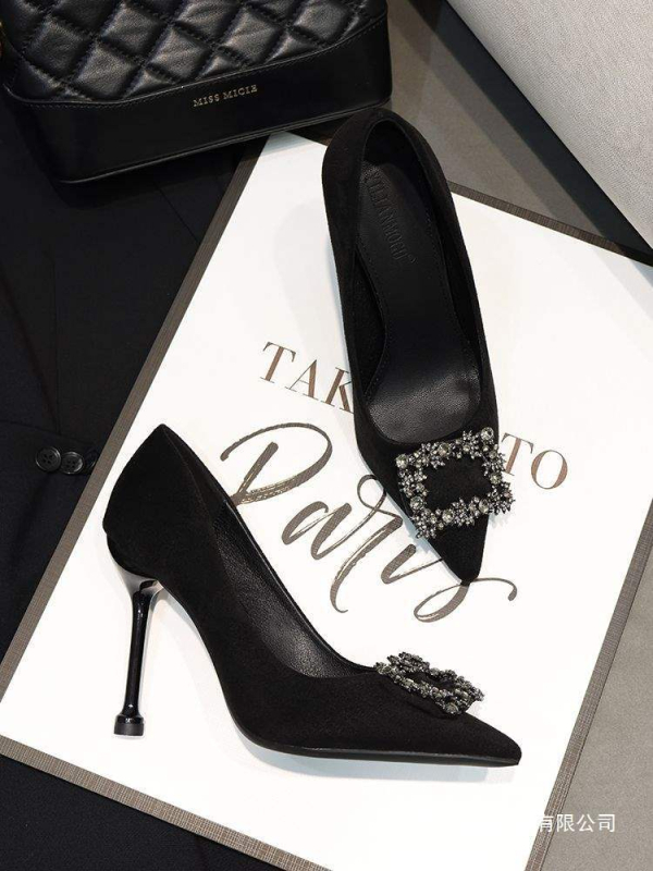 Γυναικείες γόβες από σουέντ με kitten-heel, slip-on, επένδυση από μαλλί και σόλα από καουτσούκ