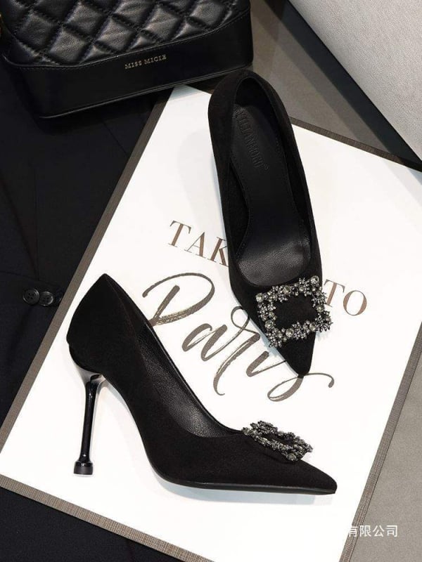 Γυναικείες γόβες από σουέντ με kitten-heel, slip-on, επένδυση από μαλλί και σόλα από καουτσούκ