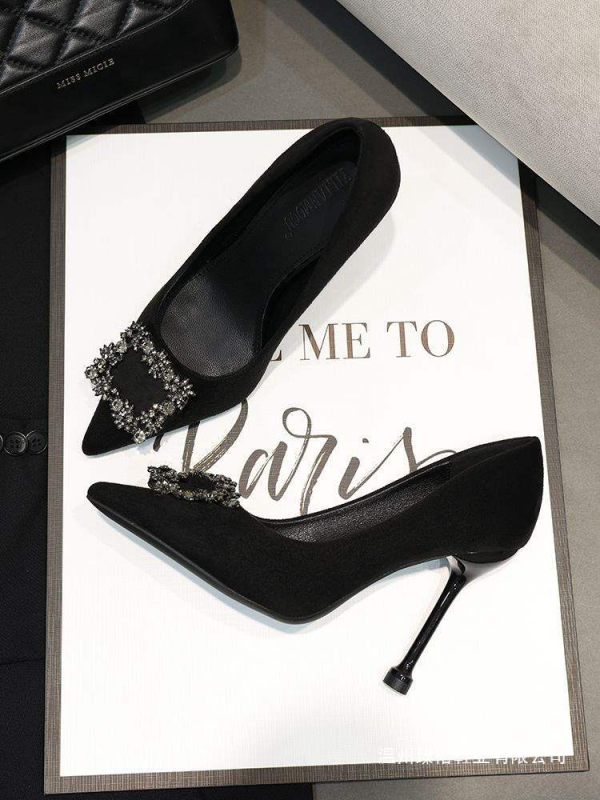 Γυναικείες γόβες από σουέντ με kitten-heel, slip-on, επένδυση από μαλλί και σόλα από καουτσούκ