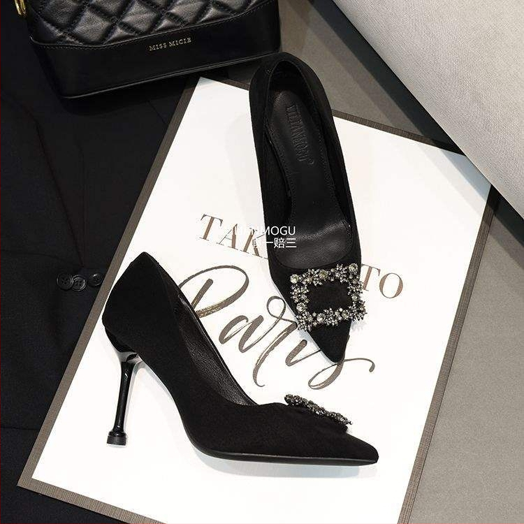 Γυναικείες γόβες από σουέντ με kitten-heel, slip-on, επένδυση από μαλλί και σόλα από καουτσούκ