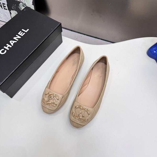 Γυναικείες φλατ από γνήσιο δέρμα — στρογγυλός μπροστινό μέρος, χαμηλό τακούνι (<3 cm), πάτος από γνήσιο δέρμα, σόλα από καουτσούκ