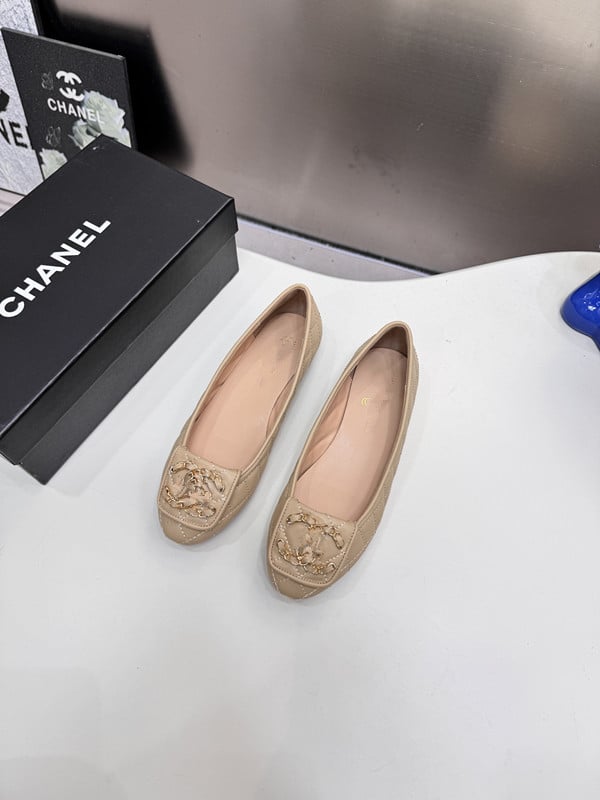 Γυναικείες φλατ από γνήσιο δέρμα — στρογγυλός μπροστινό μέρος, χαμηλό τακούνι (<3 cm), πάτος από γνήσιο δέρμα, σόλα από καουτσούκ