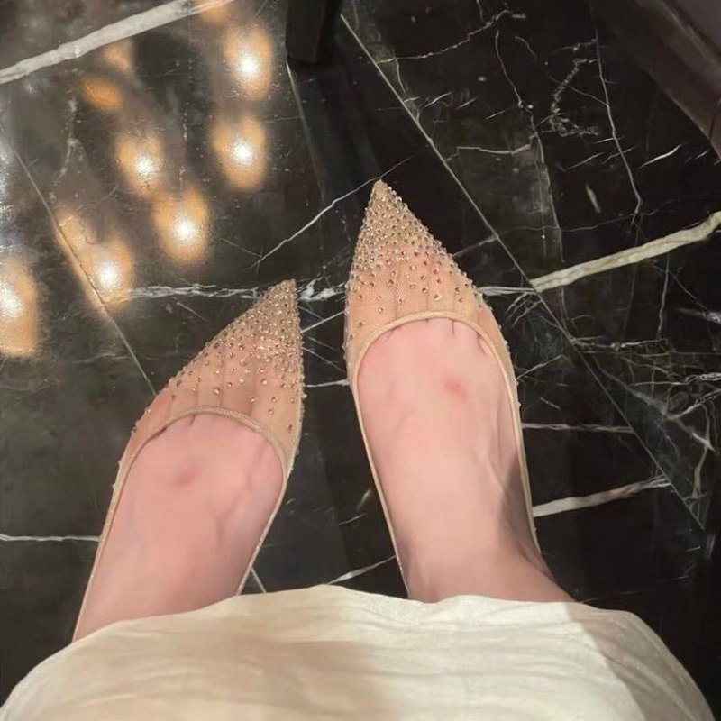 Γυναικείες επίπεδες παπούτσια με μυτερό δάχτυλο, ενσωματωμένη αύξηση ύψους και διχτυωτές κρύσταλλες; Άνω: τεχνητό φλίς; Σόλα: φυσικό καουτσούκ; Πάτος: μαλλί; Ύψος τακουνιού: χαμηλό; Σχήμα τακουνιού: γατάκι