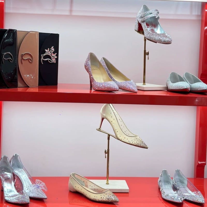 Γυναικείες επίπεδες παπούτσια με μυτερό δάχτυλο, ενσωματωμένη αύξηση ύψους και διχτυωτές κρύσταλλες; Άνω: τεχνητό φλίς; Σόλα: φυσικό καουτσούκ; Πάτος: μαλλί; Ύψος τακουνιού: χαμηλό; Σχήμα τακουνιού: γατάκι