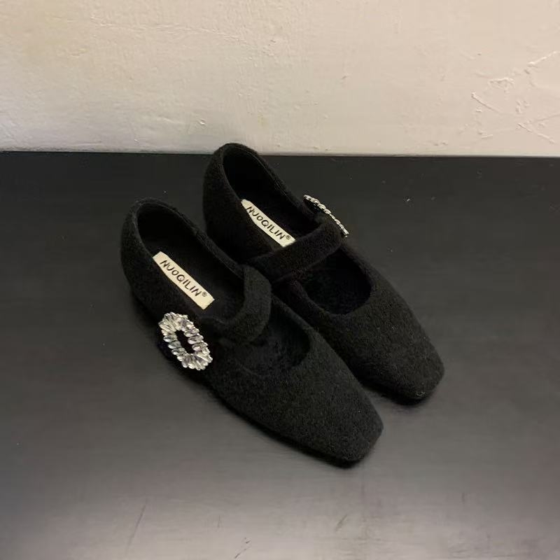 Ženske Mary Jane cipele, kvadratnog vrha, velur gornji dio, niski debeli pet, slip-on, gumeni potplat