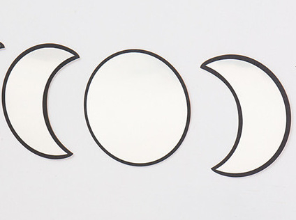 Κρεμαστός καθρέφτης σε σκανδιναβακό στιλ με φάση φεγγαριού – ξύλινο πλαίσιο, ακρυλικός φακός, διακόσμηση για ξενοδοχεία/ξενών, εκτύπωση λογότυπου, δυνατότητα παραμετροποίησης