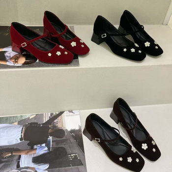 Γυναικεία παπούτσια Mary Jane με τετράγωνη μύτη, σουέτ επάνω, μεσαίο τακούνι 3–6 εκ, ένα λουρί με αγκράφα, σόλα από καουτσούκ