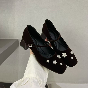 Γυναικεία παπούτσια Mary Jane με τετράγωνη μύτη, σουέτ επάνω, μεσαίο τακούνι 3–6 εκ, ένα λουρί με αγκράφα, σόλα από καουτσούκ