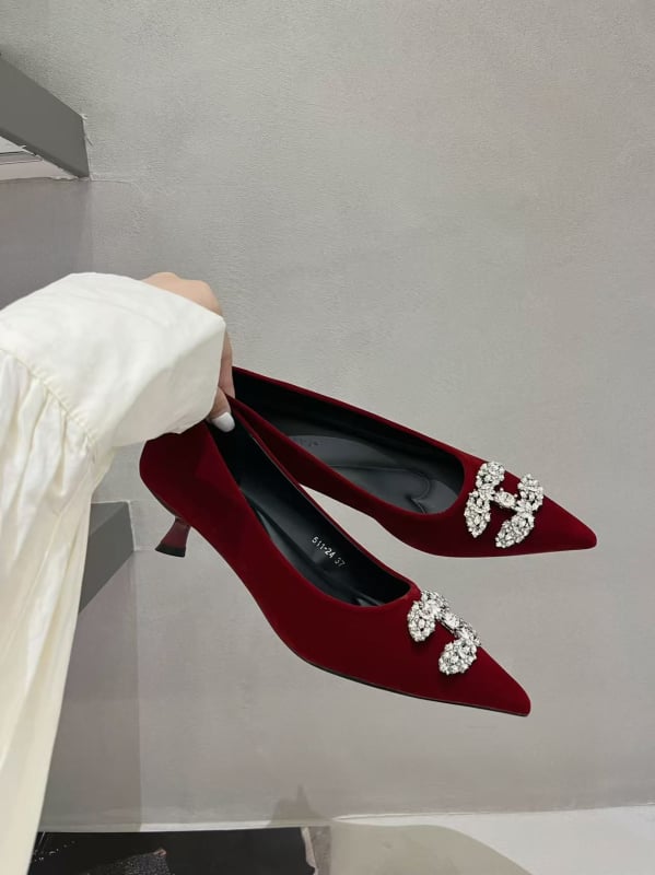 Γυναικείες γόβες με μυτερό δάχτυλο: πάνω μέρος από Xi shi βελούρο, μεσαίου ύψους τακούνι 3-6 cm, PU πάτος, πλαστική σόλα (μυτερό δάχτυλο; Xi shi βελούρ; 3-6 cm τακούνι; PU πάτος; πλαστική σόλα)