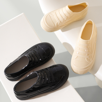 Ženske kišne cipele - PVC gornji dio, Slip-On dizajn, niski šev, plosnata peta, proljeće