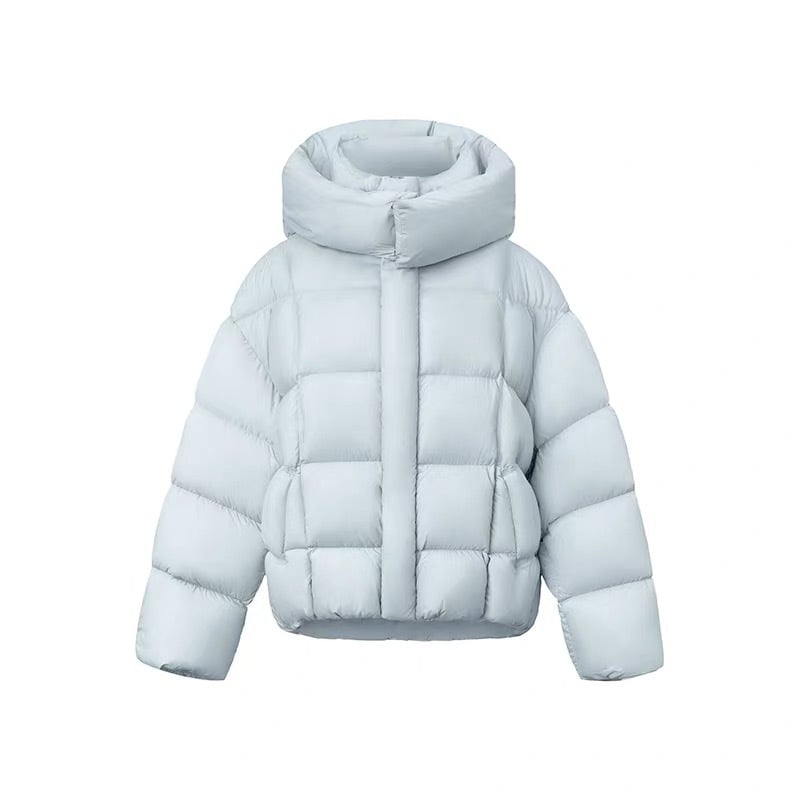 Dámska zimná bunda s kapucňou z bieleho husieho downu, obsah downu 86–90%, výplň 201–300 g, nylonový materiál, úzky strih, zips, odnímateľná kapucňa