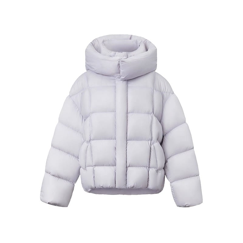 Dámska zimná bunda s kapucňou z bieleho husieho downu, obsah downu 86–90%, výplň 201–300 g, nylonový materiál, úzky strih, zips, odnímateľná kapucňa