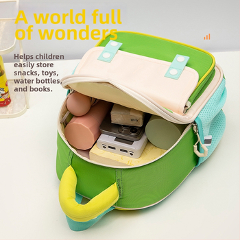 Detský ultraľahký batoh z polyesteru, priedušný, vodeodolný, s krivými ramennými popruhmi