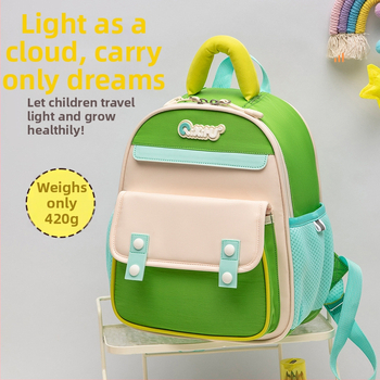 Detský ultraľahký batoh z polyesteru, priedušný, vodeodolný, s krivými ramennými popruhmi