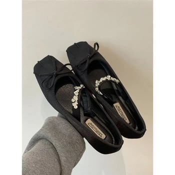 Γόβες Mary Jane με τετράγωνη μύτη, μεταξωτό πάνω μέρος, μεσαίο ύψος τακουνιού (3–5 cm), εσωτερική ανύψωση φτέρνας, άνοιγμα 7–11 cm