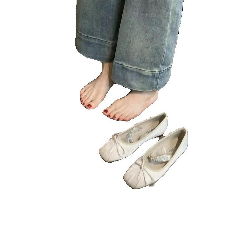 Γόβες Mary Jane με τετράγωνη μύτη, μεταξωτό πάνω μέρος, μεσαίο ύψος τακουνιού (3–5 cm), εσωτερική ανύψωση φτέρνας, άνοιγμα 7–11 cm