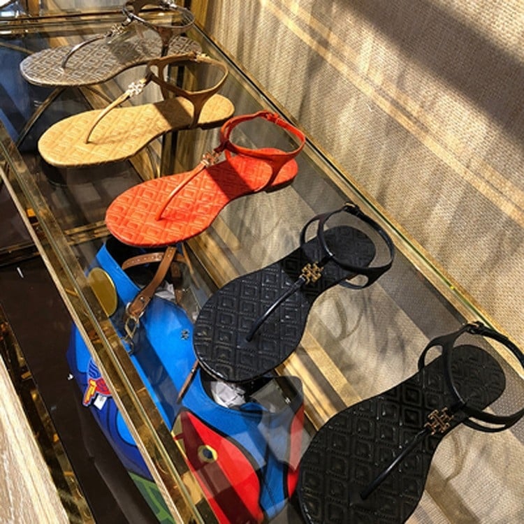 Rimske sandale, gornji materijal mikrovlakna, gumena potplata, zaobljeni vrh, kaiš za gležanj s kopčom