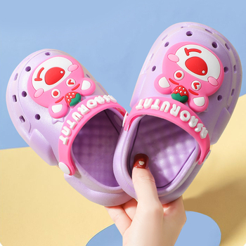 Papuci de casă pentru copii, Strawberry Bear cu vârf închis (PVC partea superioară, 4–12 ani, sex neutru, Cartoon Paradise, Primăvara 2025)
