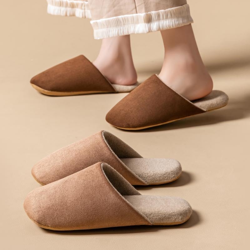 Papuci de interior pentru bărbați din nubuk, cu talpă antiderapantă, slip-on, model de iarnă 2025.