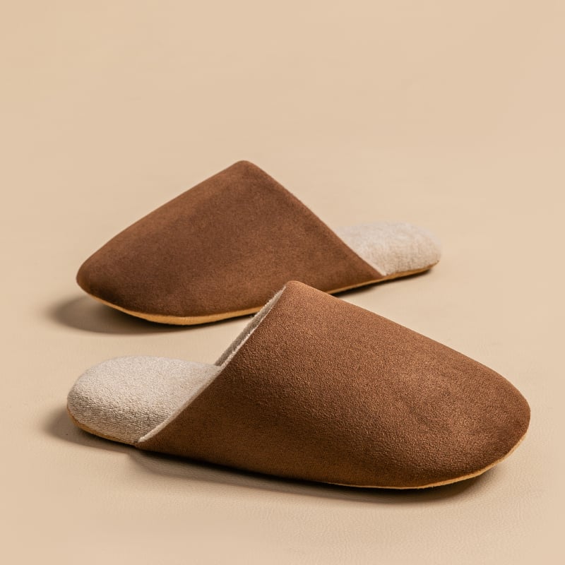 Papuci de interior pentru bărbați din nubuk, cu talpă antiderapantă, slip-on, model de iarnă 2025.