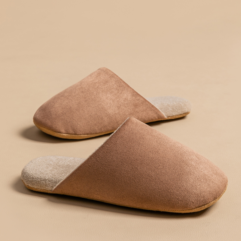 Papuci de interior pentru bărbați din nubuk, cu talpă antiderapantă, slip-on, model de iarnă 2025.