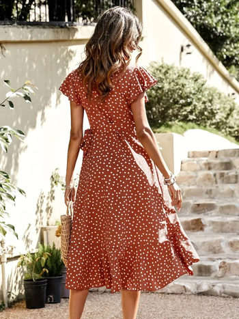 Φόρεμα με V-λαιμό, κοντά μανίκια, φλοράλ εκτύπωση, πολυεστέρας, φούστα με βολάν σε στυλ φύλλου λωτού