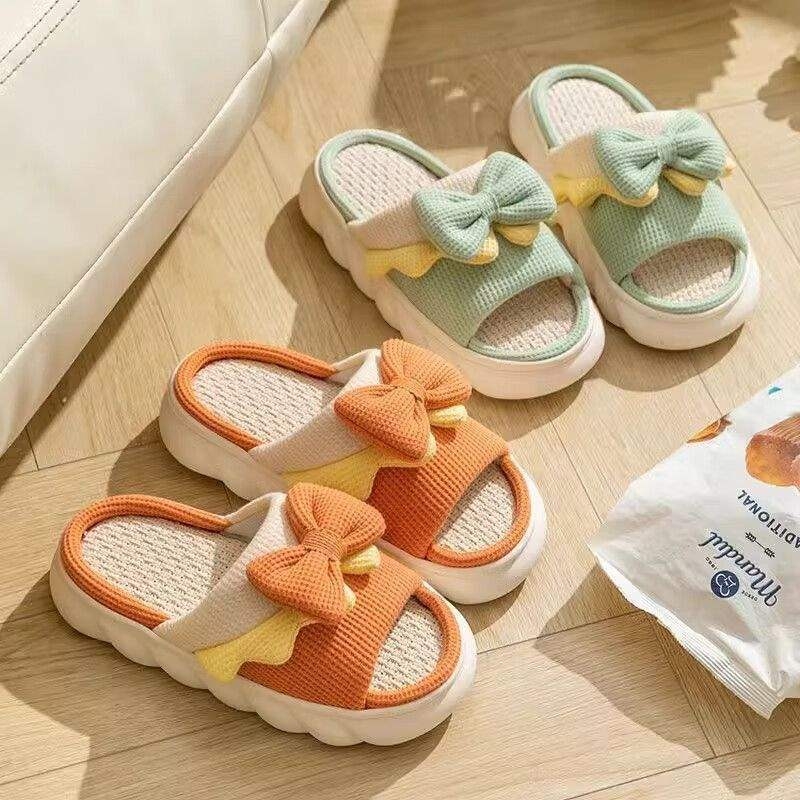 Domaće papuče s PVC gornjim dijelom i PVC potplatom, uzorak crtani lik, debljina potplata 0–3 cm, ravna potplata