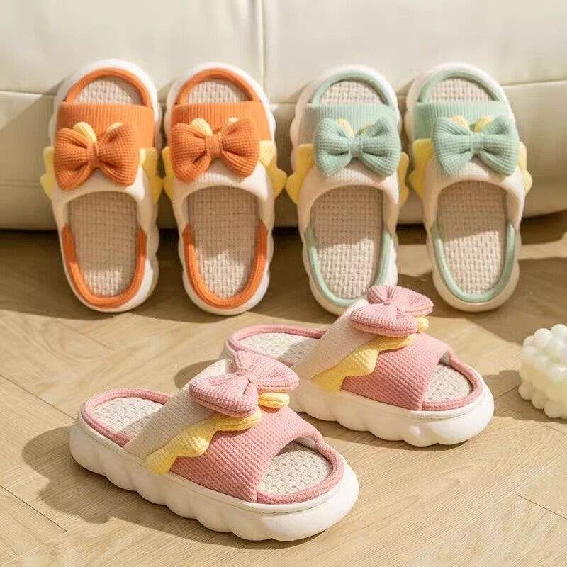 Domaće papuče s PVC gornjim dijelom i PVC potplatom, uzorak crtani lik, debljina potplata 0–3 cm, ravna potplata