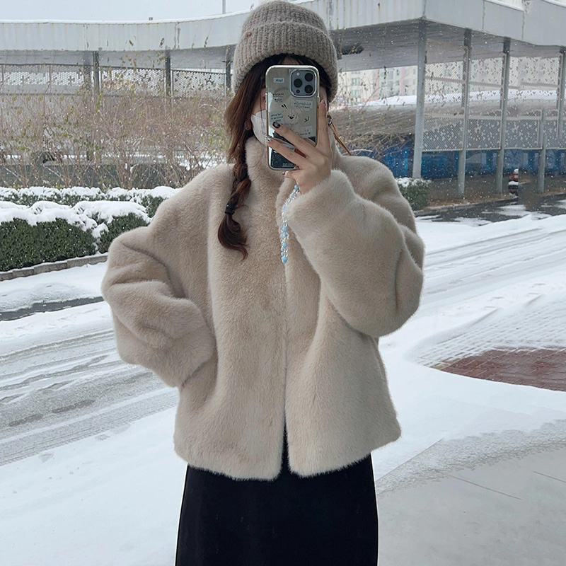 Ženska jakna od umjetnog krzna Rex Rabbit, Mink Velvet završna površina, kratka duljina (40–50 cm), stojeći ovratnik, dugi rukavi