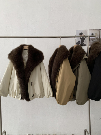 Parka s odvojivim lažnim krznom na ovratniku, široka silueta, raglan rukavi, debeli poliester zimska jakna