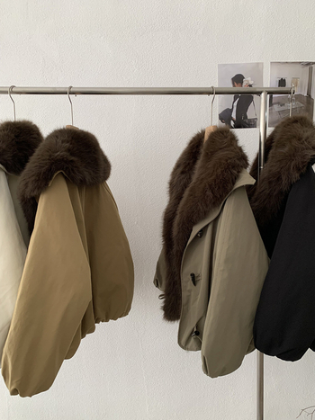 Parka s odvojivim lažnim krznom na ovratniku, široka silueta, raglan rukavi, debeli poliester zimska jakna