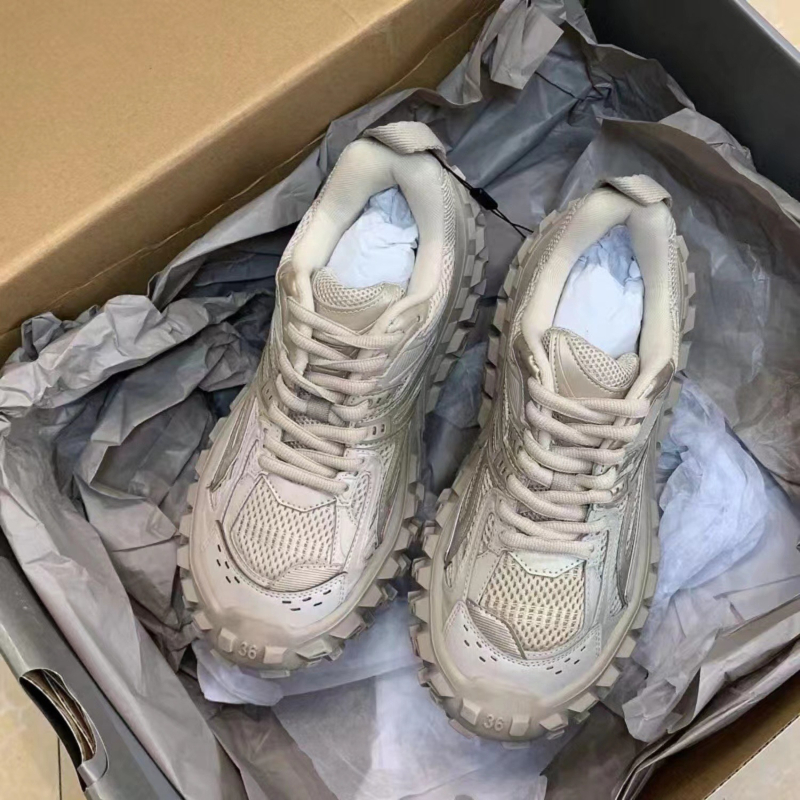 Unisex planinarske tenisice s mrežastim gornjim dijelom, gumenim potplatom, srednje visoke, vezanje, dizajn za povećanje visine
