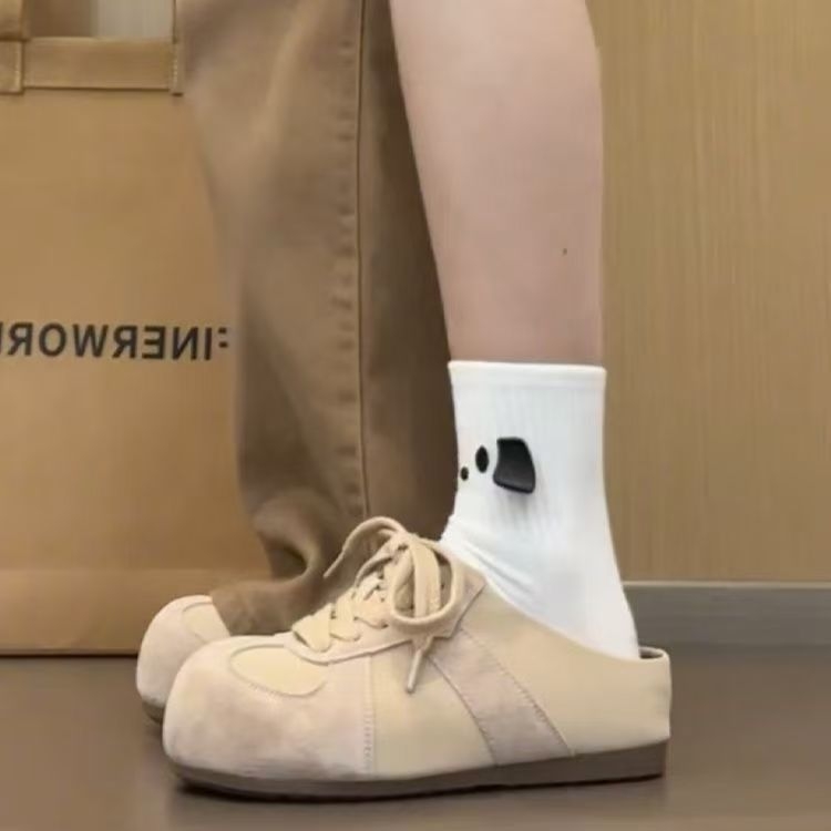 Ženske loafers s unutarnjim povećanjem visine i debelim potplatom, zaobljenim vrhom; gornji dio PU, podstava PU, gumeni potplat, protuklizni, debljina potplata 0-3 cm