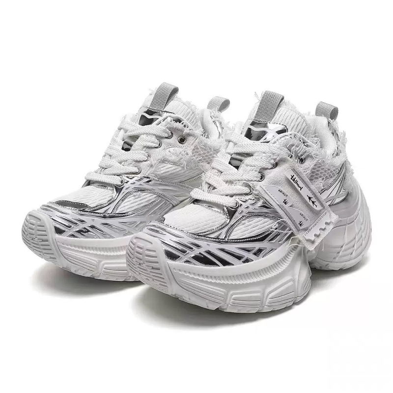 Muške tenisice tipa dad shoes s debelom potplatom za povećanje visine, retro dizajn, ulični stil (unisex). Gornji materijal: koža; Đon: guma; Zatvaranje: vezanje; Visina pete: 3–5 cm