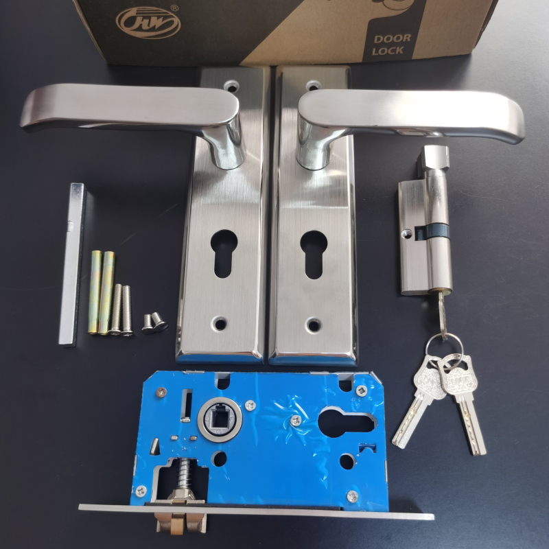 Încuietoare pentru uși interioare cu mâner – oțel inox, model HW111-G22, montaj pe suprafață, încuire cu cheie (HW111-G22; oțel inox; montaj pe suprafață; încuire cu cheie)