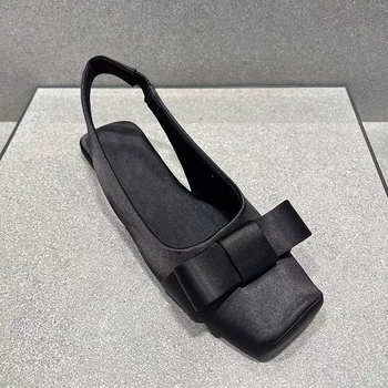 Σανδάλια μιούλ με τετράγωνη μύτη από μετάξι – χαμηλό τακούνι, σόλα από καουτσούκ