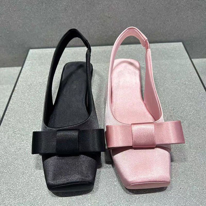 Σανδάλια μιούλ με τετράγωνη μύτη από μετάξι – χαμηλό τακούνι, σόλα από καουτσούκ