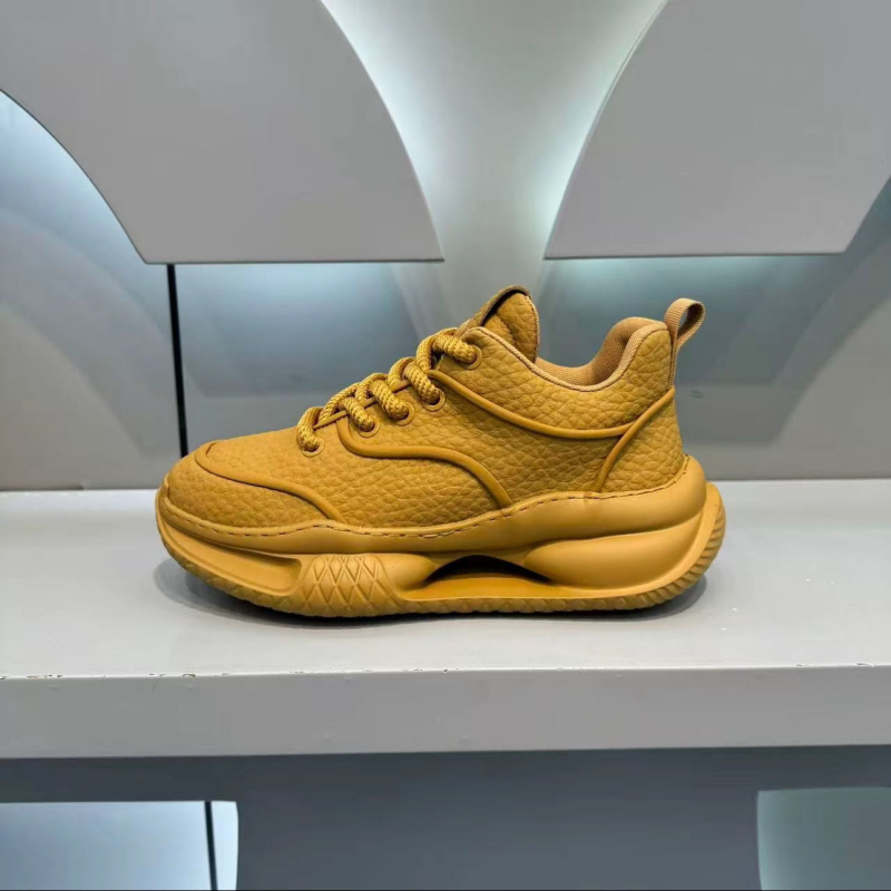 Muške tenisice: gornji dio od sintetičke kože, gumena potplata, slip-on zatvaranje, okrugli nos, casual stil
