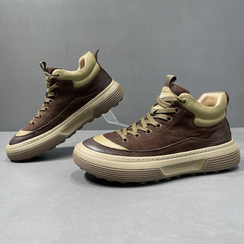 Férfi sportcipő valódi bőrből, középmagas felsőrésszel, kerek orrú, fűzős zárású, gumitalppal