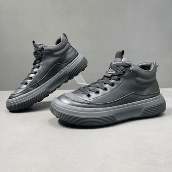 Férfi sportcipő valódi bőrből, középmagas felsőrésszel, kerek orrú, fűzős zárású, gumitalppal