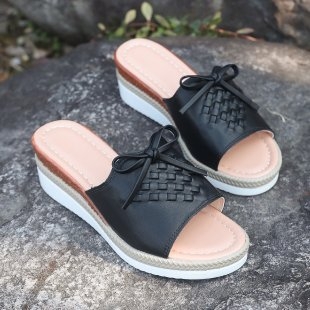 Casual sandale s klinastim petom, okrugli vrh, gornji materijal umjetni pliš, visina peta 3–5 cm