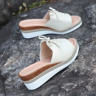 Casual sandale s klinastim petom, okrugli vrh, gornji materijal umjetni pliš, visina peta 3–5 cm