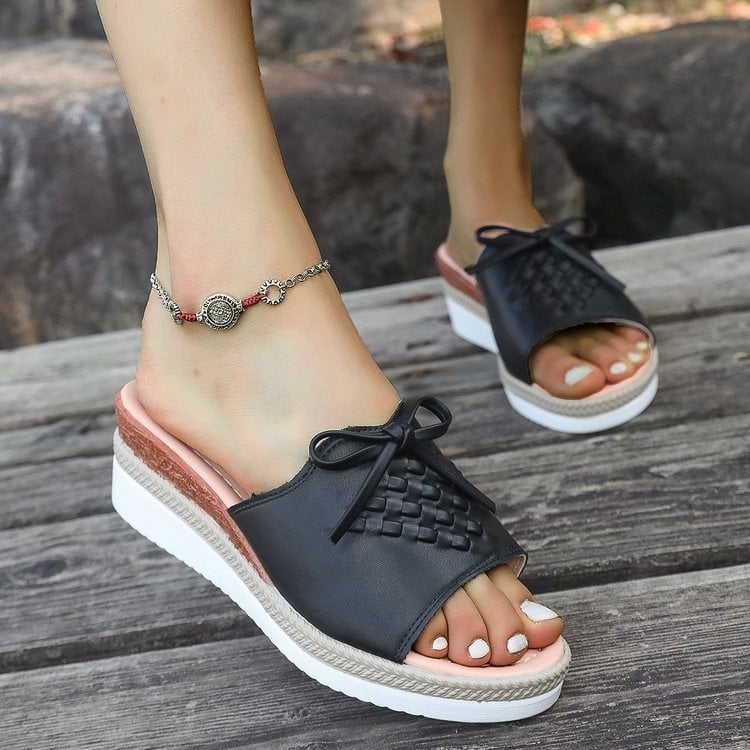 Casual sandale s klinastim petom, okrugli vrh, gornji materijal umjetni pliš, visina peta 3–5 cm