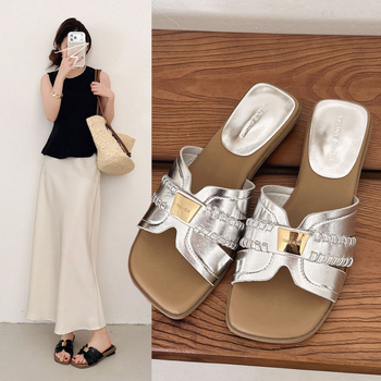 Дамски сандали с една презрамка, горна част микрофибър, квадратен нос, каучукова подметка, нисък клин