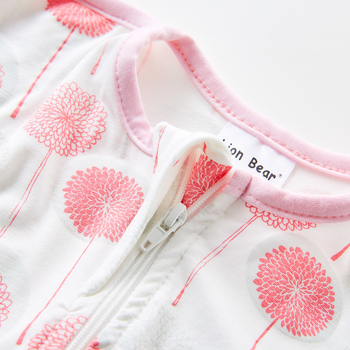 LionBear cocoon-stílusú babahálózsák bambusz rostból, belső réteg: pamut (≥95%), töltet: pamut.