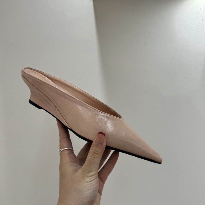 Πέδιλα με αιχμηρό άκρο και πίσω λουράκι, PU σόλα, επάνω και εσωτερικό από Super Fiber, Άνοιξη 2025