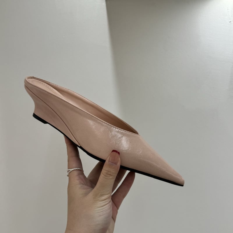 Πέδιλα με αιχμηρό άκρο και πίσω λουράκι, PU σόλα, επάνω και εσωτερικό από Super Fiber, Άνοιξη 2025